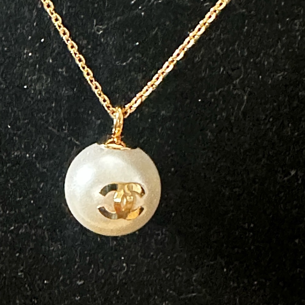 Gold and White Pendant Necklace 925
